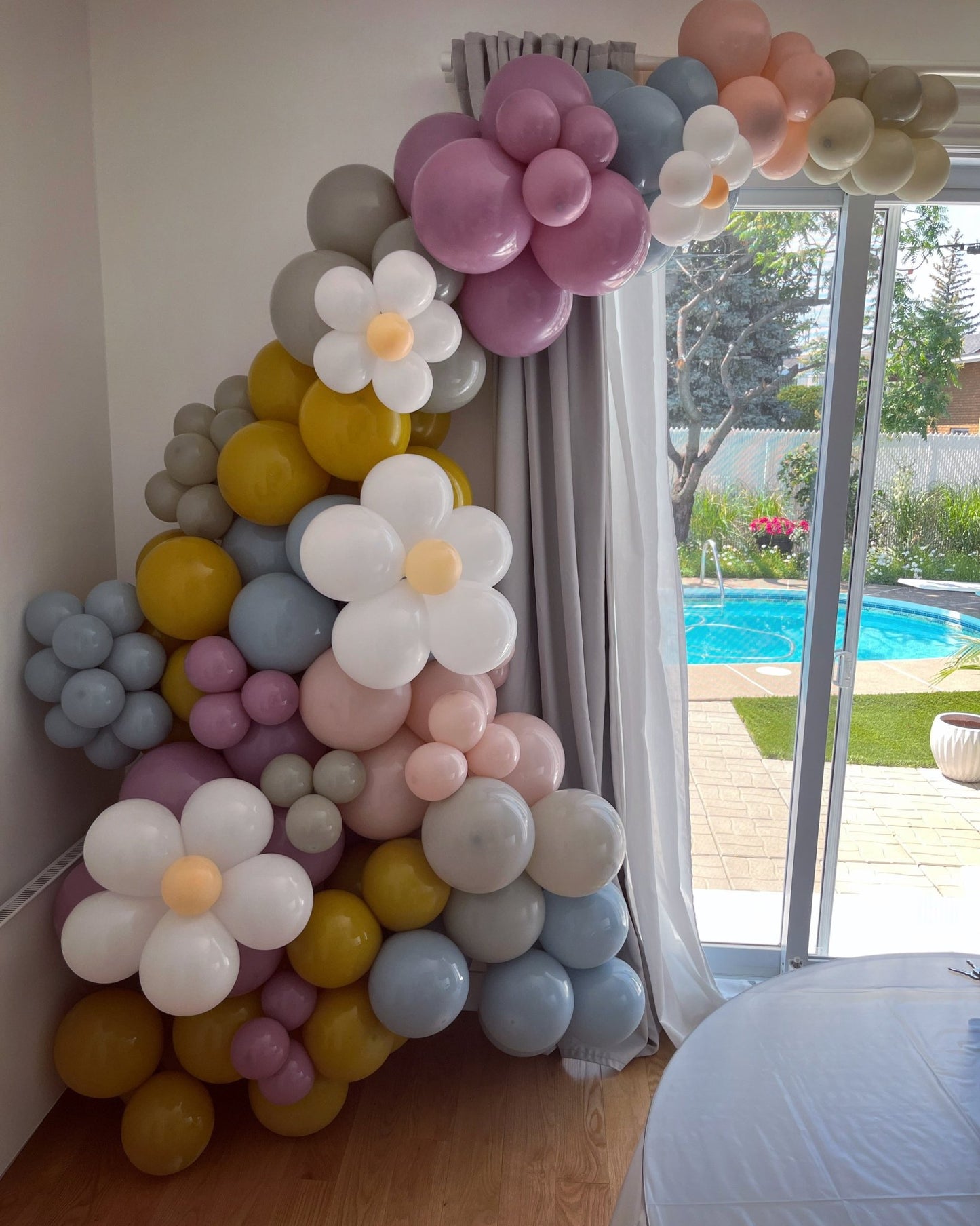 Arche de ballon ''Groovy'' - Boutique C'est la fête